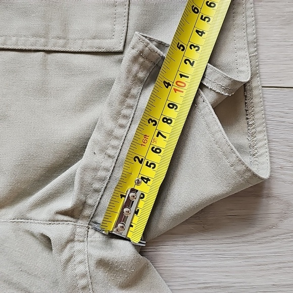 Vintage Tilley Endureables High Waisted Khaki Cargo Shorts, *Vintage Size 12 - Picture 8 of 15